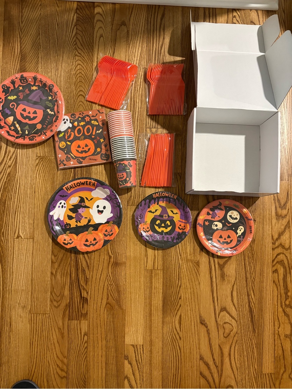 175 piece set Halloween Party Paper Tableware Set -sealed